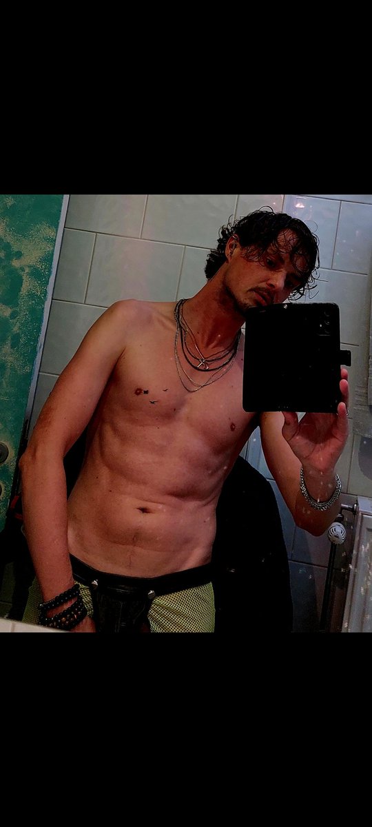 gugyme's tweet image. #darklands who&apos;s in for tonight 😈