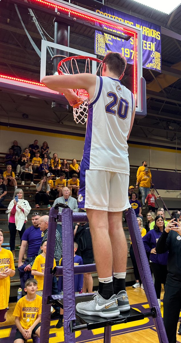 Back to Back Sectional Champs!!! Congrats <a href="/wyatt_zellers34/">Wyatt Zellers</a> and <a href="/Scottsburghoops/">Scottsburg Warriors</a>!! 💜💛🤍