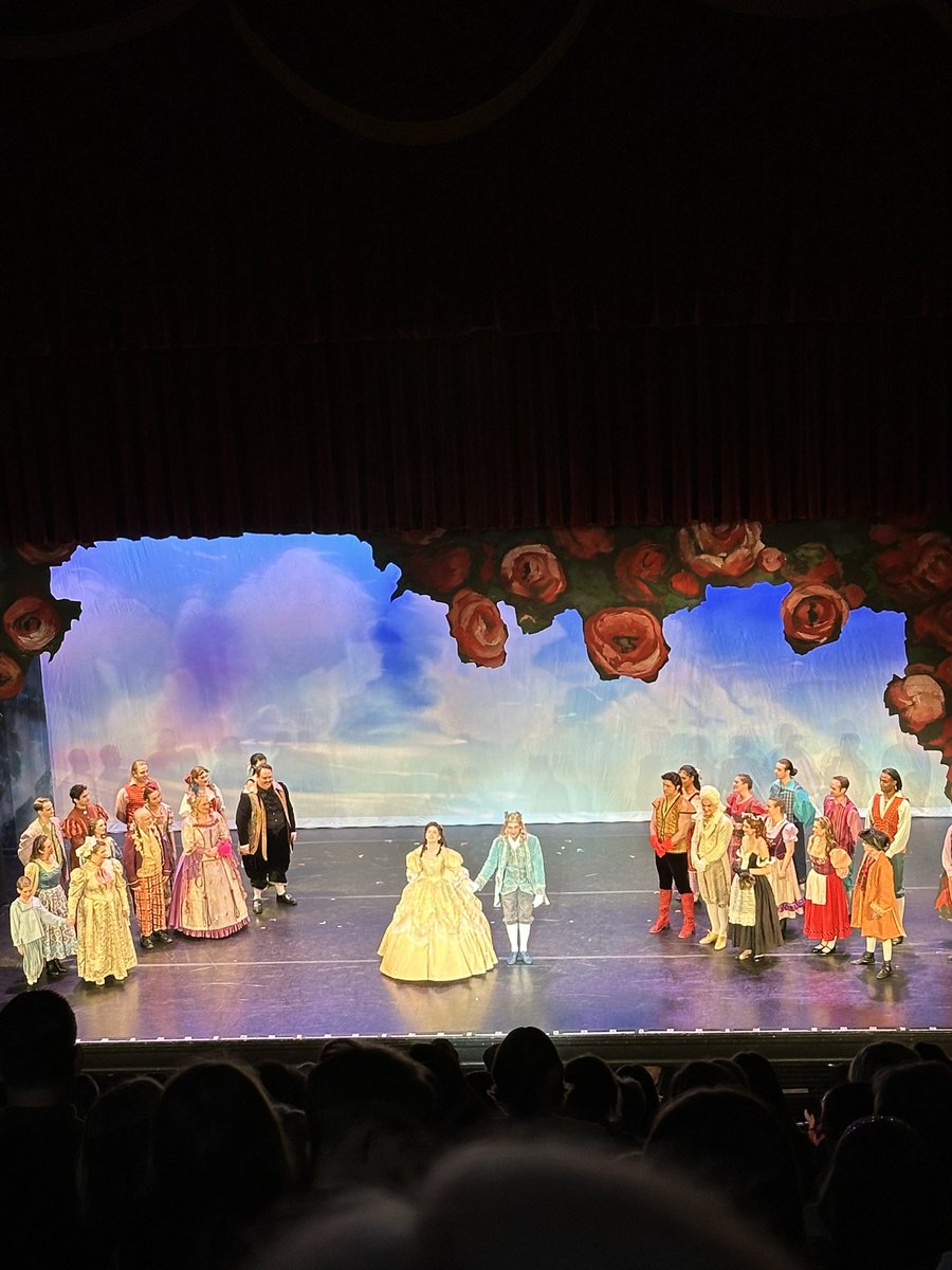 Phenomenal performance of Beauty and Beast for @ButterflyGuild of @nationwidekids tonight benefiting hospice and palliative care. To donate: give.nationwidechildrens.org/site/Donation2…