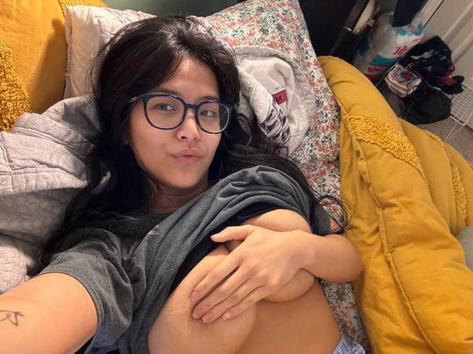 2 pic. say �hi� for a free pic in dms ? https://t.co/O2U2bf4oNc