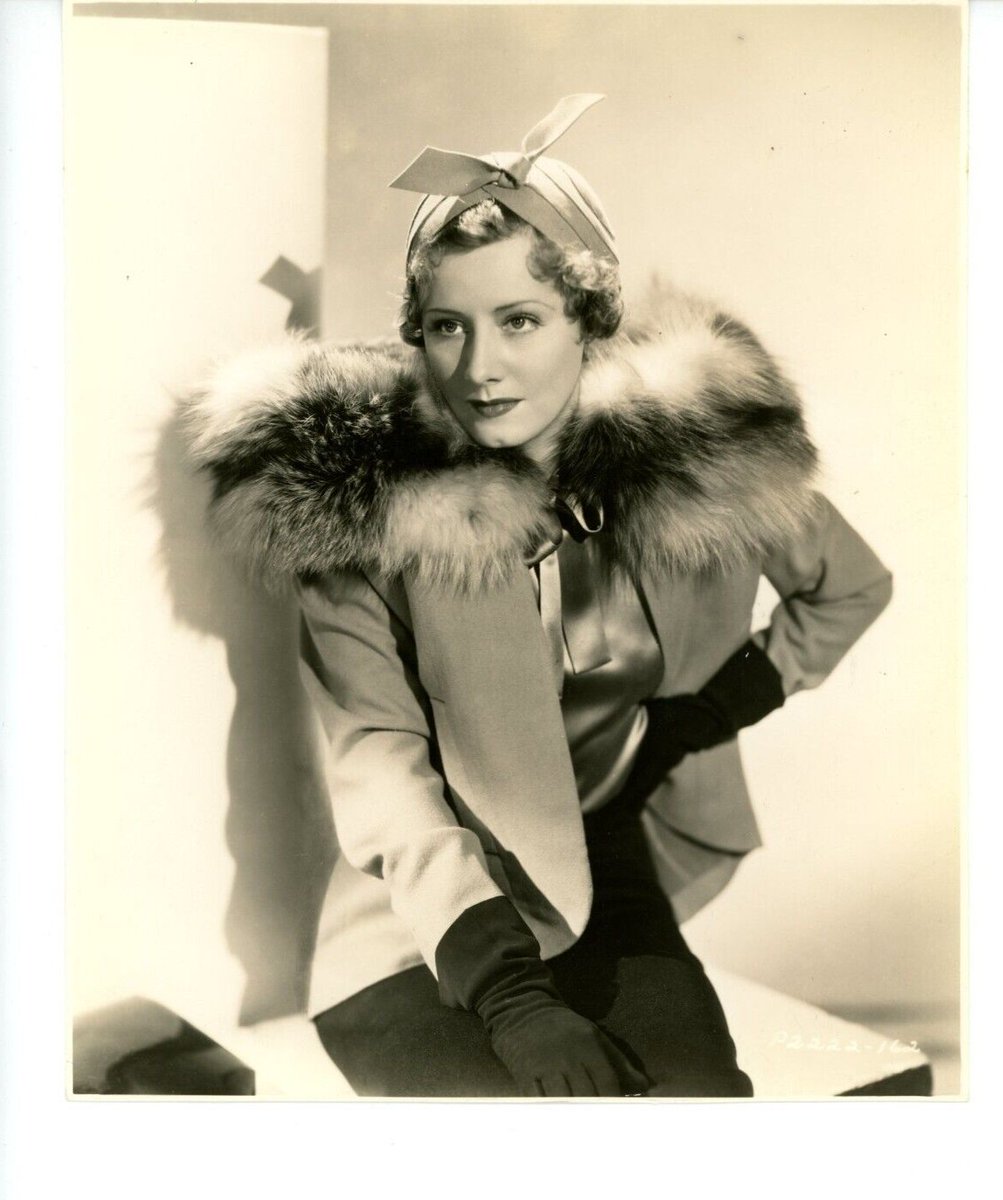 The always perfect, gorgeous #IreneDunne dressed to the nines.