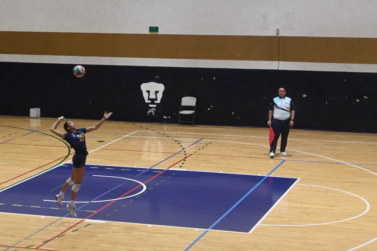 UNAM_MX's tweet image. ¡#UnGOYApara el equipo femenil de voleibol UNAM🏐! La escuadra auriazul 💙💛 se anotó una victoria al enfrentarse a la Universidad Panamericana campus Guadalajara, dentro del Campeonato Nacional de Voleibol #CONADEIP.