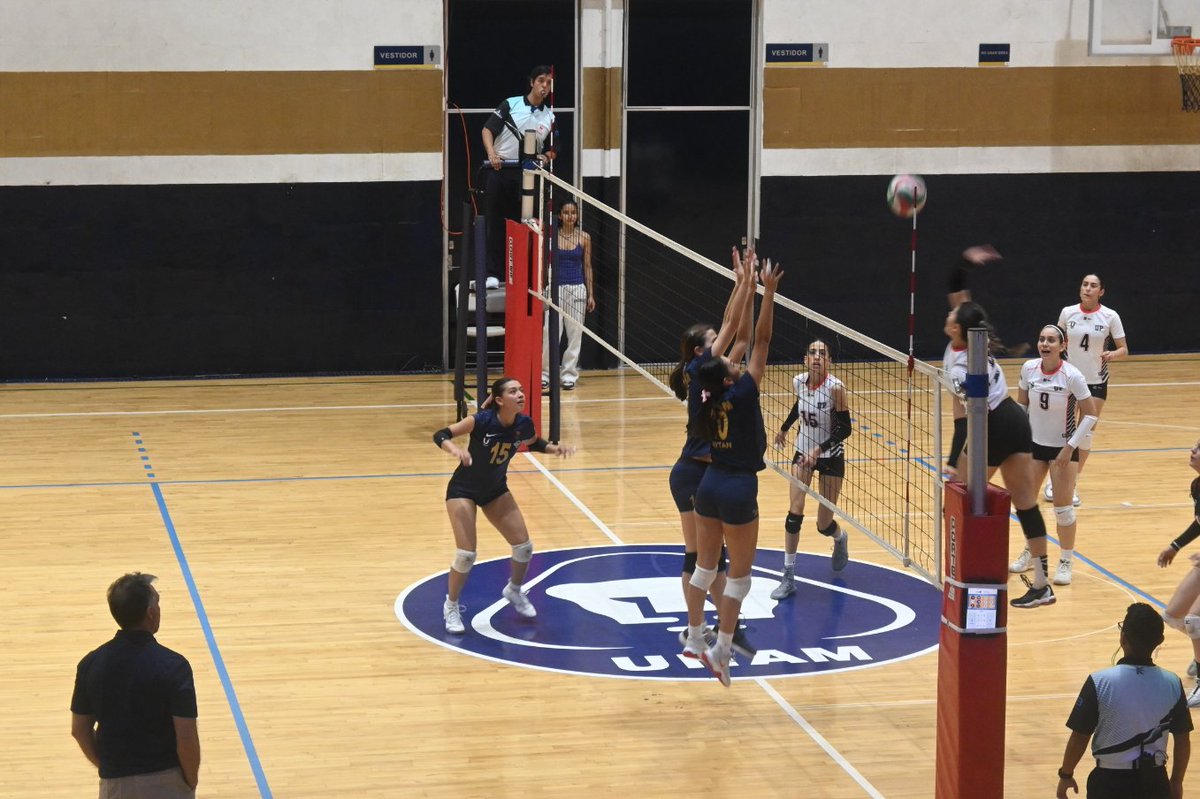 UNAM_MX's tweet image. ¡#UnGOYApara el equipo femenil de voleibol UNAM🏐! La escuadra auriazul 💙💛 se anotó una victoria al enfrentarse a la Universidad Panamericana campus Guadalajara, dentro del Campeonato Nacional de Voleibol #CONADEIP.