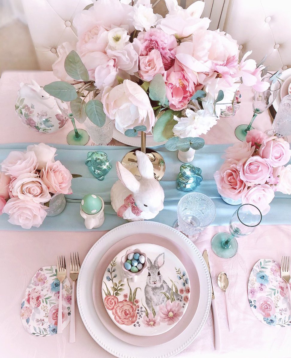 DecoratorDiva1's tweet image. Happy March! Sharing a little Spring &amp;amp; Easter tablescape inspo as the bunnies and blooms are making themselves known! 😂😉🩵🌸🐇🌸🐇🌸🩵
#SpringDecorating #EasterDecorating #EasterTablescape #SpringTablescape #BunnyLover #BunnyDecor #FloralStyling
