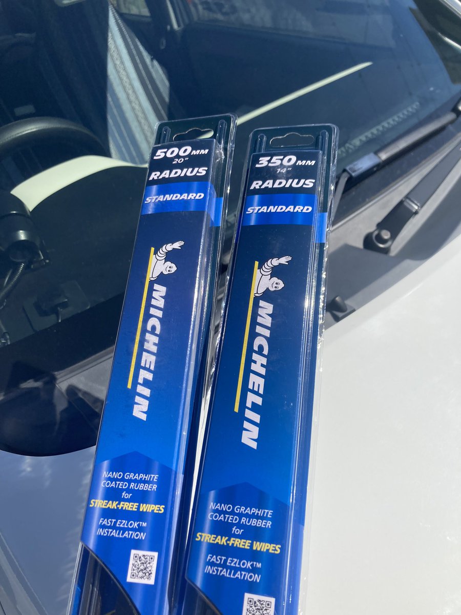 ayanokohji's tweet image. emartはワイパーブレードも安い。
2本で千円ちょい。

#emart
#HA36V #HA36S