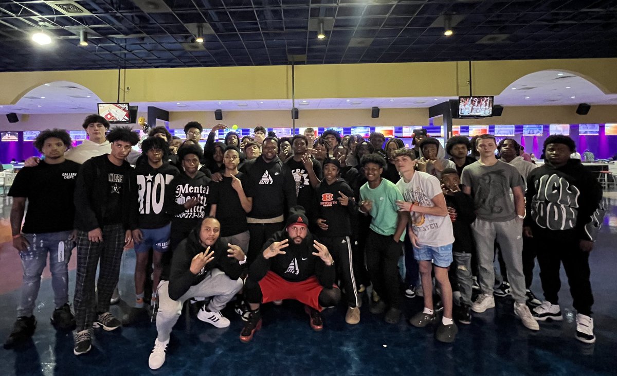 The Farm🔺50 deep in Houston bowling alley! 🎳 #Elite3🔺 #EverythingEarned