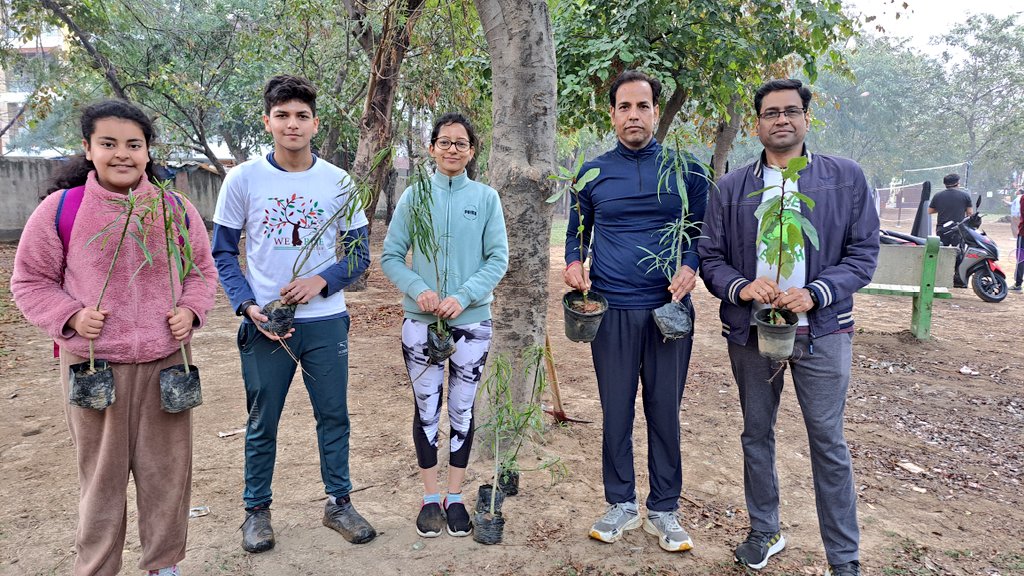 We cannot wait anymore to save the #Environment & ourselves. @_WeRiseTogether team planted trees🌳 to ensure that our future generations live in a greener world. #ClimateAction @narendramodi @ErikSolheim @deespeak @TandonRaveena @aliaa08 @MoJSDoWRRDGR @SDGaction @byadavbjp