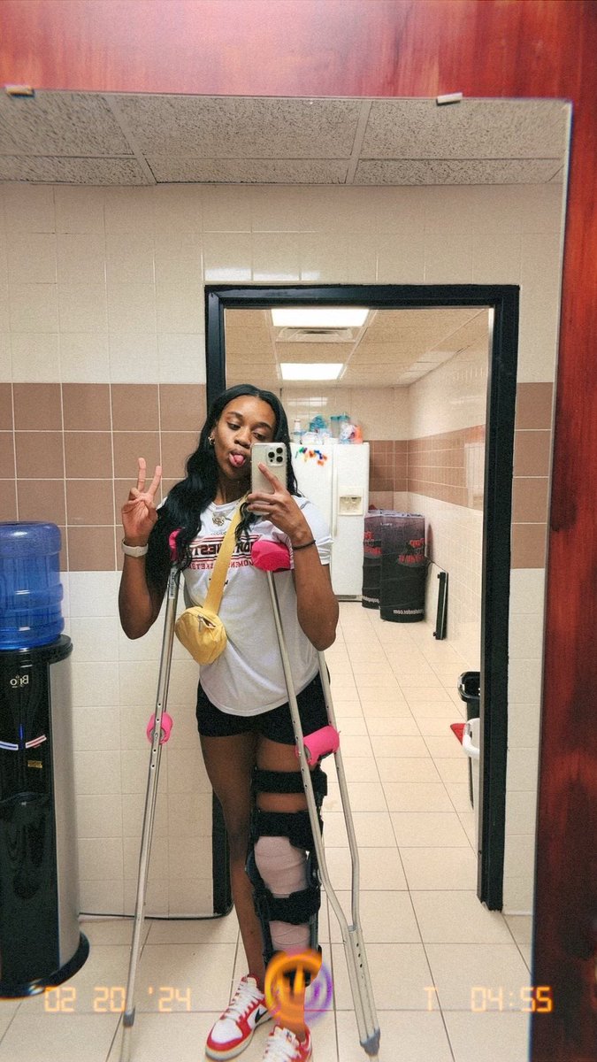 Camillethomas_1's tweet photo. Making progress everyday, after having acl and meniscus surgery. I’m so blessed to have such an amazing support team!!🙏🏽❤️ https://t.co/HV0oj9xwrI