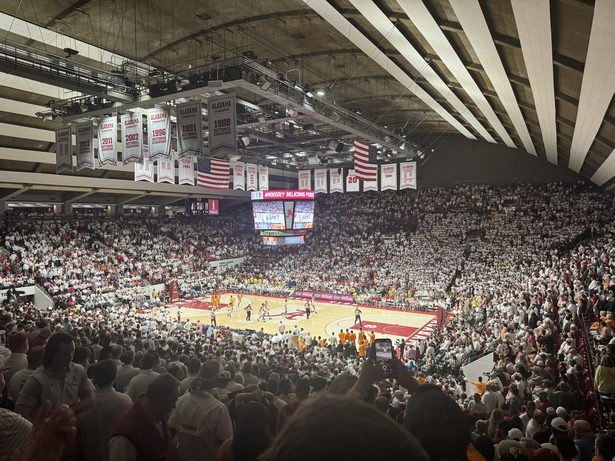 They’re heading for the exits. Tiktok basketball fails again. Go vols