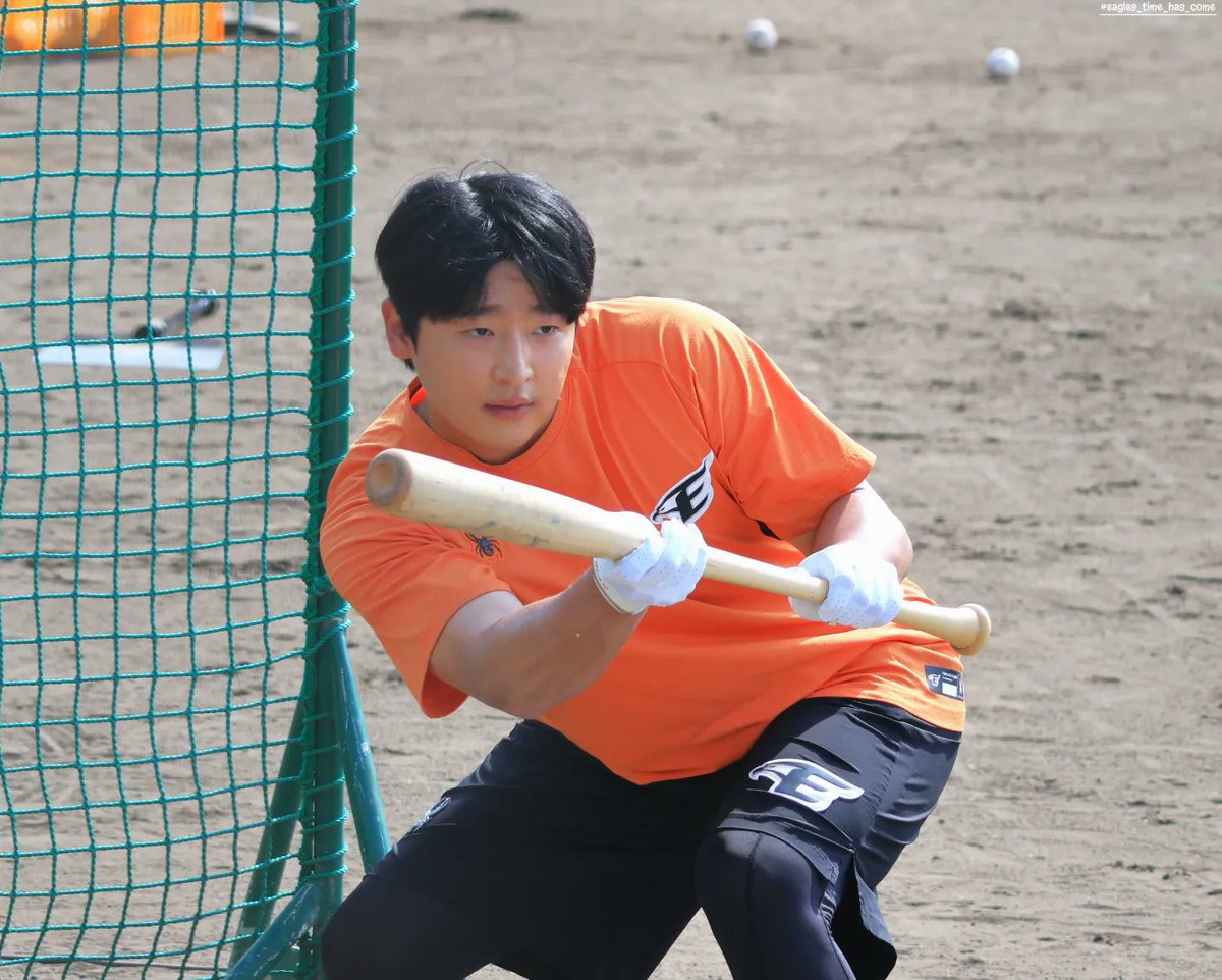 ETSC41's tweet photo. 2024.02.28

#한화이글스 #이진영 #NO_45 https://t.co/CgkawTBJKc