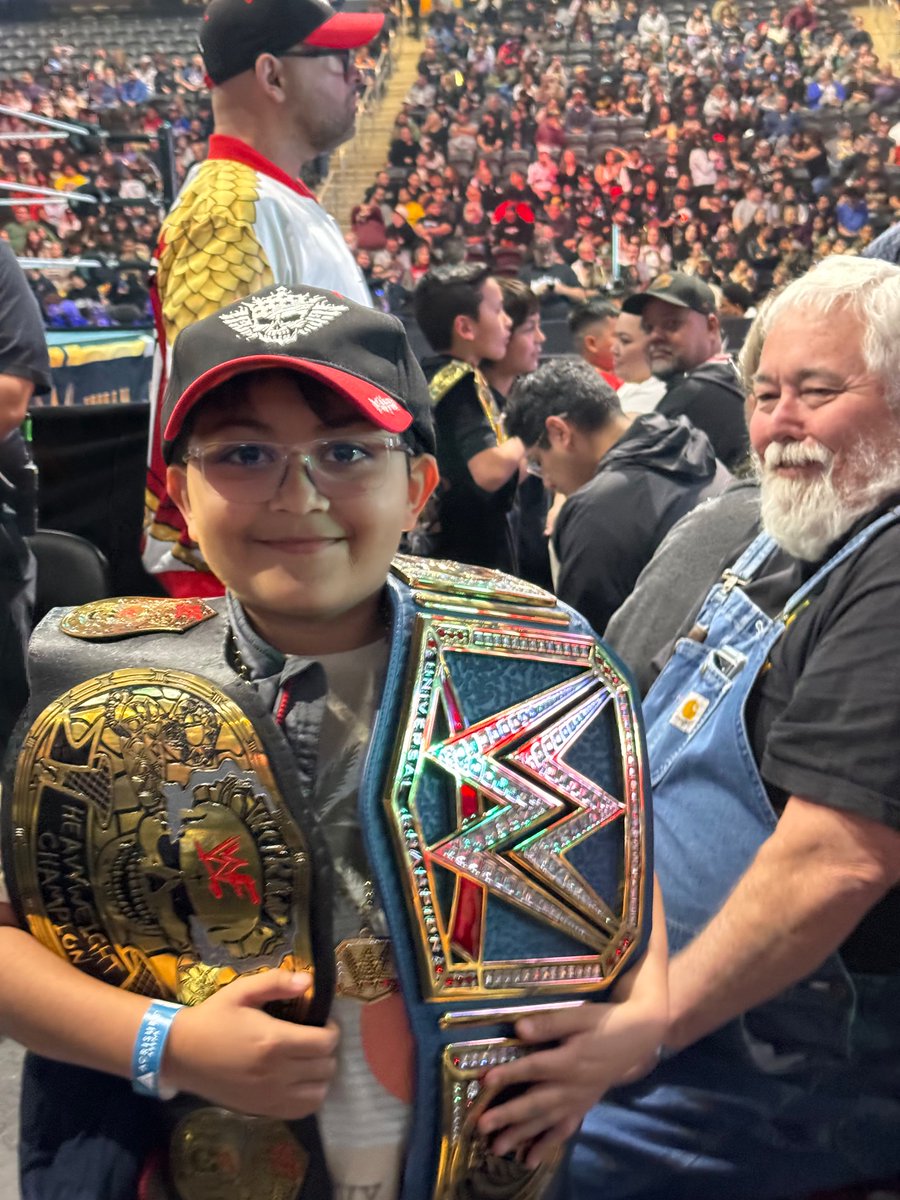 #WWEPalmSprings Lil Christopher is picking up belts for the #619 Si SiSi 💯