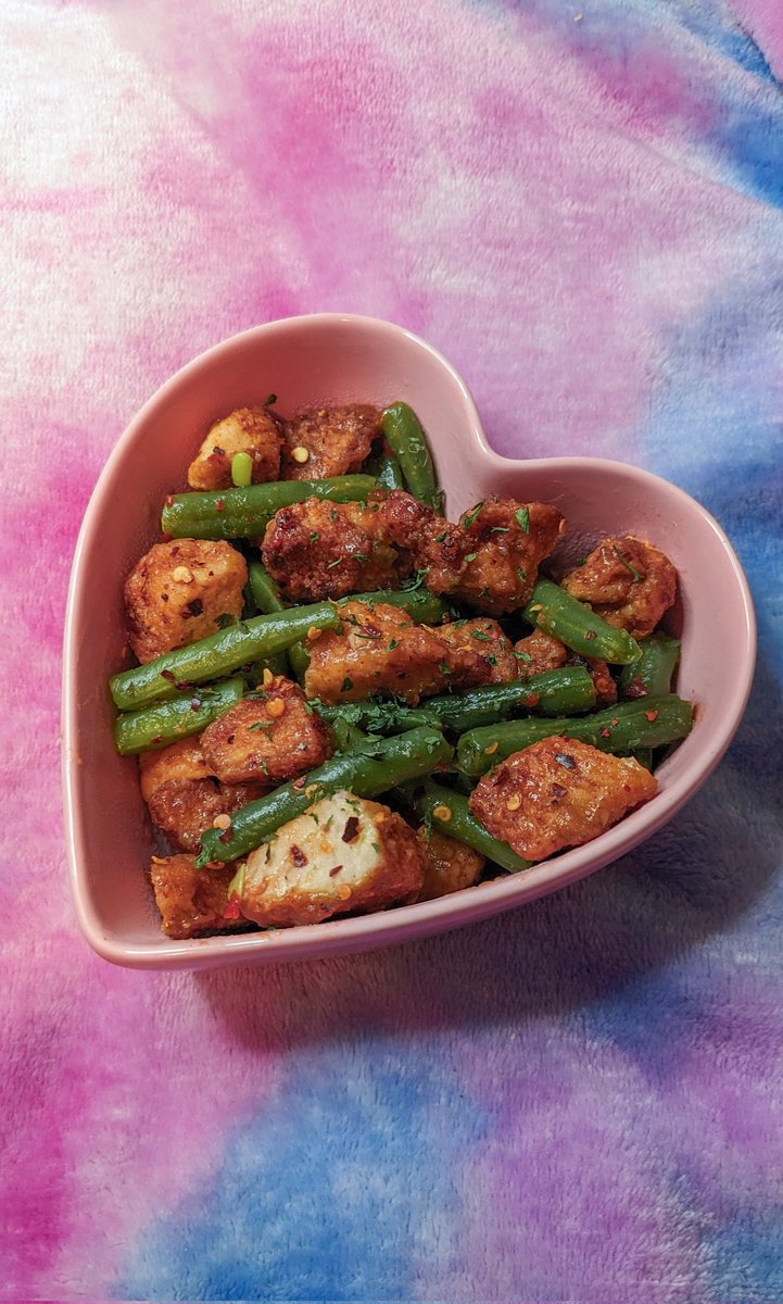 Late dinner 🌶 chopped up Realgood Keto nuggets & green beans tossed in G Hughes SF Sweet Chili sauce