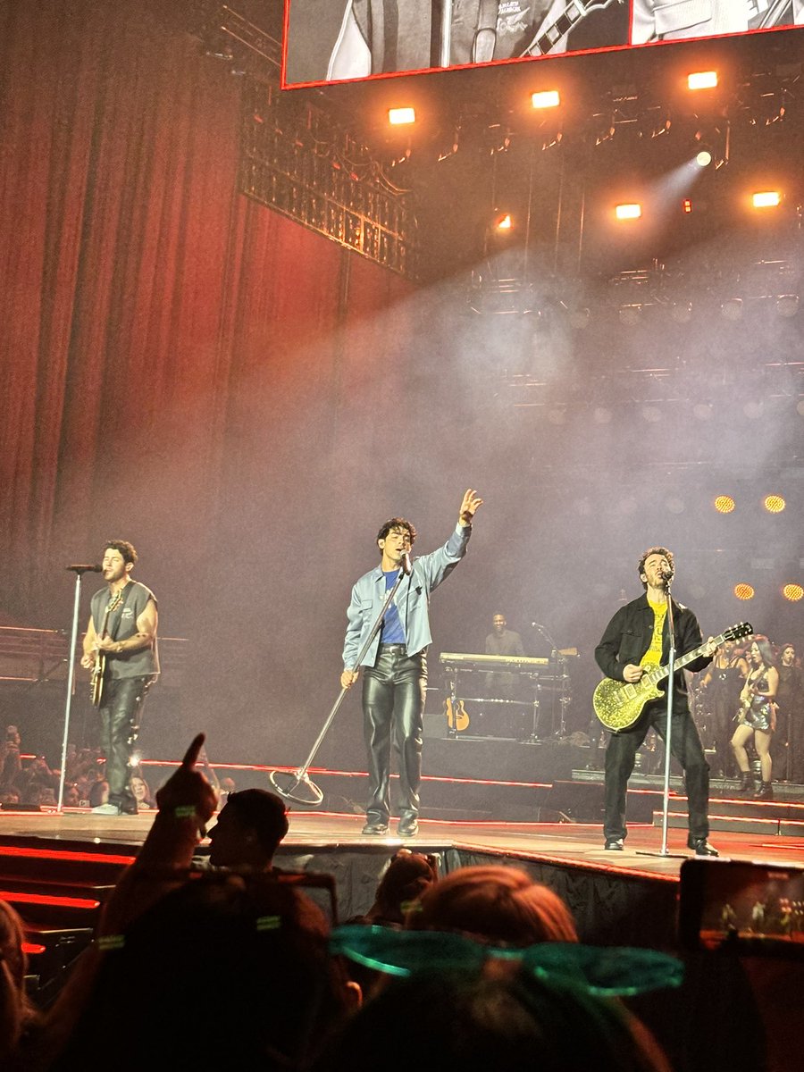 deethefangirl13's tweet photo. One of the greatest nights of my life!!!! I wish I could tell 11 year old me that @jonasbrothers finally came to Australia, and put on one of the greatest concerts I’ve ever seen. Thank you @joejonas @kevinjonas @nickjonas 💜 #JonasBrothers #JonasBrothersSydney #TheTourSydney https://t.co/gHDOPMiicj