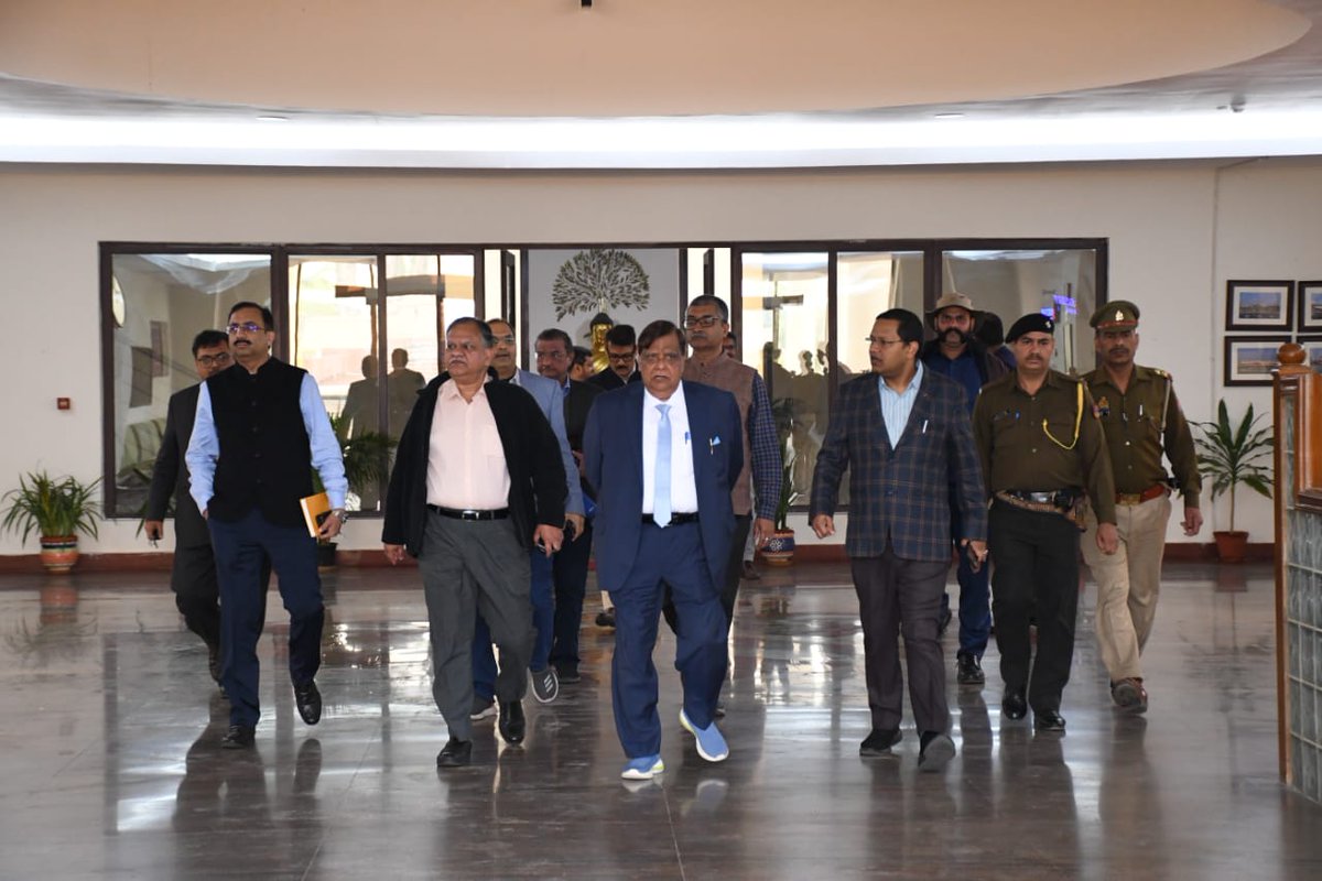 Manojkmr_singh's tweet image. संबंधित विभागीय अधिकारियों के साथ गौतमबुद्ध विश्वविद्यालय, ग्रेटर नोएडा  में स्थापित होने वाले प्रस्तावित एआई सेंटर के संबंध में बैठक कर वार्ता की।

इस दौरान एआई केंद्रों के स्थापना हेतु विश्वविद्यालय के विभिन्न ब्लाकों का निरीक्षण कर शीघ्र कार्यान्वयन के लिए आवश्यक दिशा निर्देश…