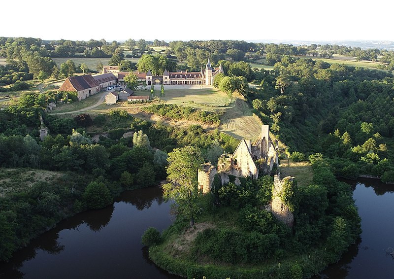 MonumentumFr's tweet photo. Château de la Crête à #Audes (#Allier) L'ancien château fut le fief d'une seigneurie pouvant être considérée comme l'un des jalons de l'implantation des Bourbons dans la partie orientale de leur territoire. Bât...
Suite 👉 https://t.co/tAnnwsA98E
#Patrimoine #MonumentHistorique https://t.co/nZJKYdzVwA