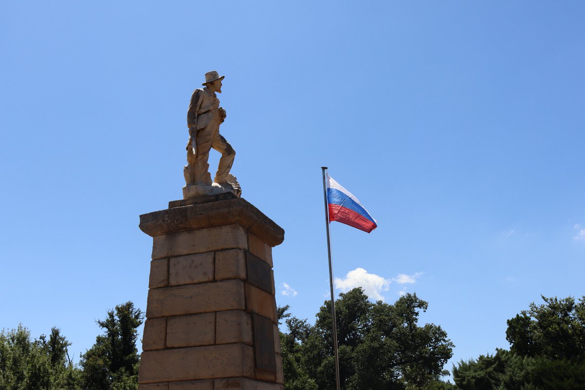 EmbassyofRussia's tweet photo. 🇷🇺🇿🇦On 1 March 2024, the delegation of the Russian Embassy in South Africa led by Ambassador Ilya #Rogachev paid a visit to Utrecht, Kwazulu-Natal, to honour the memory of Russian volunteers who took part in the second Anglo-Boer war.
🔗https://t.co/JIqV1OvAh2
#NeverForget https://t.co/2wUK24vnYw