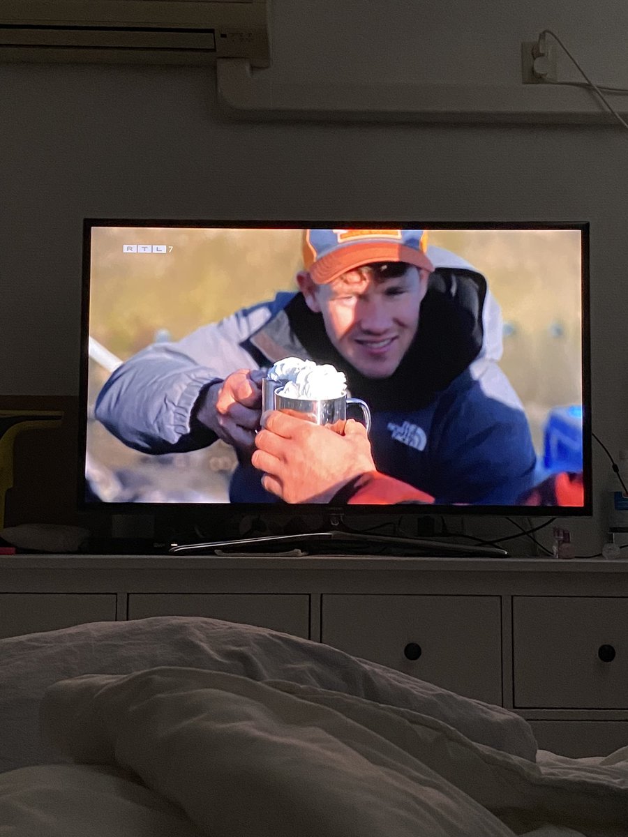 Pruttelkoffie79's tweet photo. Man kijkt graag vis tv, saaaaiii maar t wordt leuker sinds ik deze 2 heb gespot. #vistv https://t.co/nL9U9zMMZc