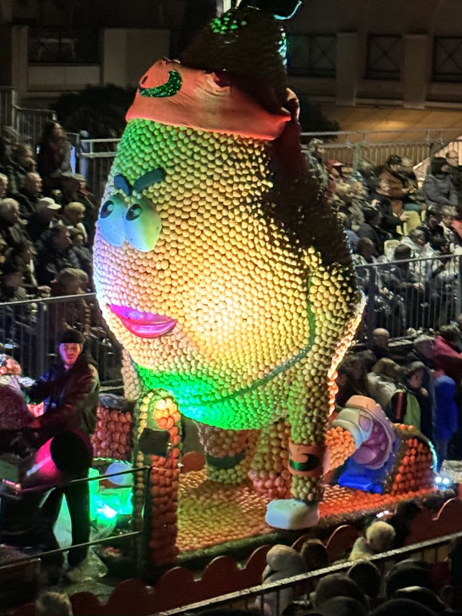 WhoseShoes's tweet image. So brilliant to spend this special time with you, #FabObs Flo, revisiting ‘our’ lemon festival 🍋🍋🍋 and catching up!
The perfect way to celebrate #10YearsOfMatExp 
#MatExp #WhoseShoes #FeteDuCitron 💜