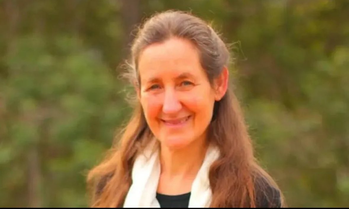 unhealthytruth's tweet image. Reportedly, famous holistic practitioner, Barbara O’Neill, recently targeted and  ridiculed in headline news, has disappeared.

Please pray for her safe return. 

endante.com/what-happened-… 👈
#NotAnotherDeadDoctor #VitaminD #HealthPractitioner