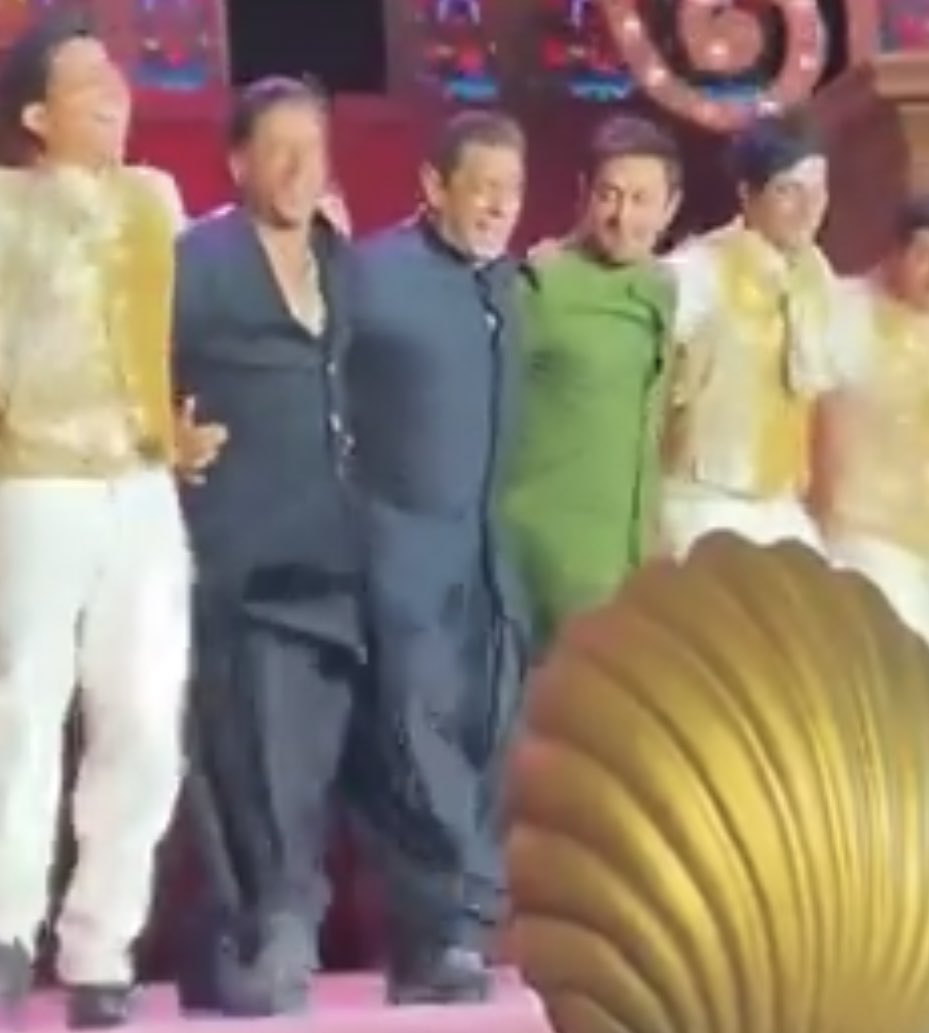 delulumaryam's tweet photo. only ambani can afford three khans on one stage. https://t.co/46Hfo2pGNh
