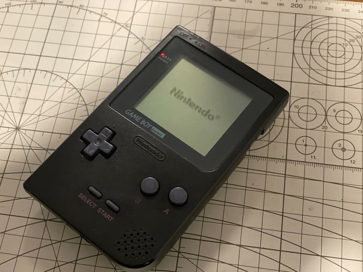 ゲームボーイを起動すると降りてくるNintendoロゴ、実は商標を利用した  