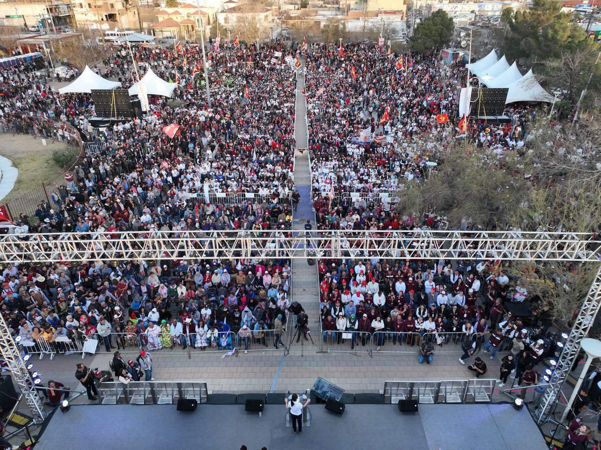 Andrea Chávez (@andreachaveztre) on Twitter photo Hoy tuve el honor de anteceder en el uso de la voz a la Dra. <a href="/Claudiashein/">Claudia Sheinbaum Pardo</a>, en el primer evento de la gira que la llevará a la Presidencia de la República.
No es casualidad que quien será la primera Presidenta de México, haya iniciado su gira en Cd. Juárez, donde la violencia Hoy tuve el honor de anteceder en el uso de la voz a la Dra. <a href="/Claudiashein/">Claudia Sheinbaum Pardo</a>, en el primer evento de la gira que la llevará a la Presidencia de la República.
No es casualidad que quien será la primera Presidenta de México, haya iniciado su gira en Cd. Juárez, donde la violencia