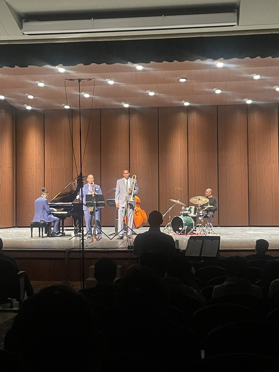 Klein Intermediate Band tweet media