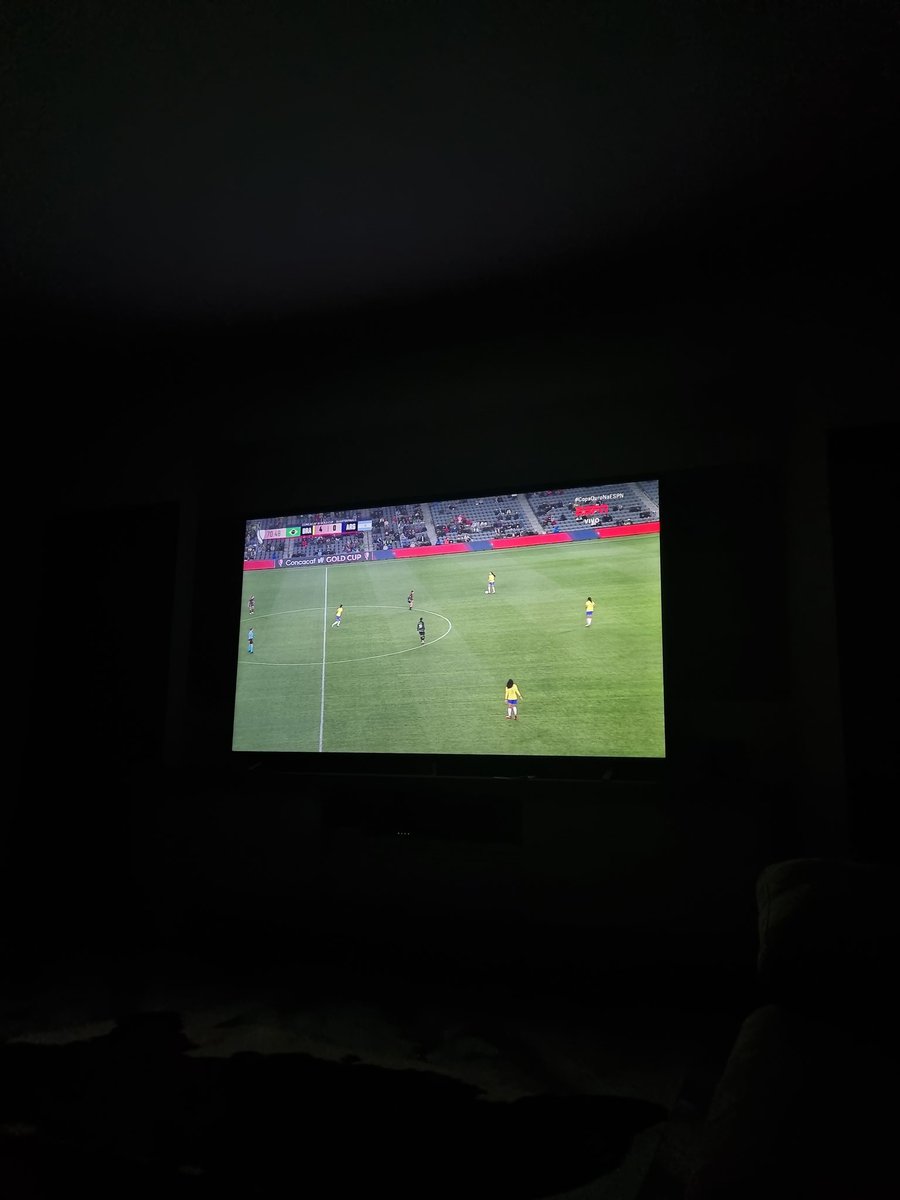 Ainda bem que a Copa Ouro Feminina tem jogos de madrugada 😴