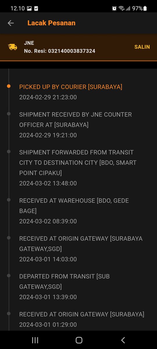 MochNurvanS's tweet photo. Min ini minta di FU dong, estimasi nya tanggal 2 sampai tapi sampe sekarang update nya masih kaya gini @JNECare https://t.co/2nni4rFm76