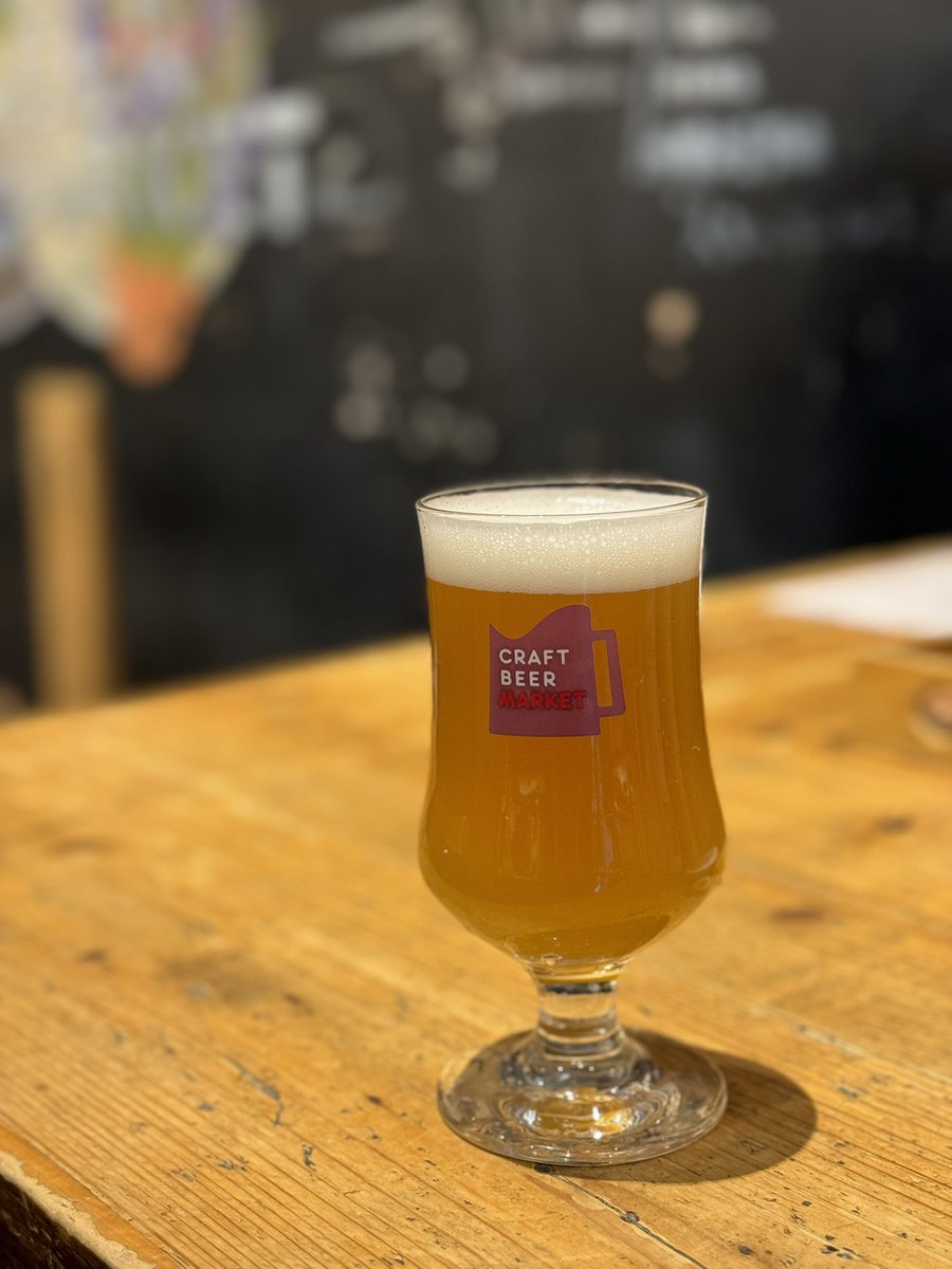 Jun_No13's tweet photo. 買い物ついでに昼呑み🍻
#クラフトビール
#六甲ビール
#HazySessionIPA
#BREWCLASSIC
#ミッションコアラニゴウ https://t.co/tNYTcQiCxf