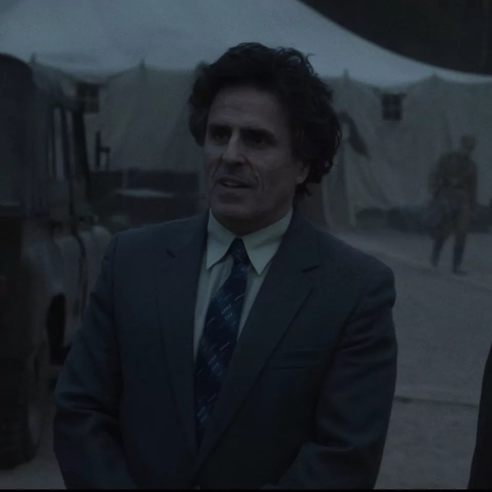 ianstxxr's tweet image. I’m gonna go insane why is he looking cute
He doesn’t look like that when I watched Chernobyl for the first time