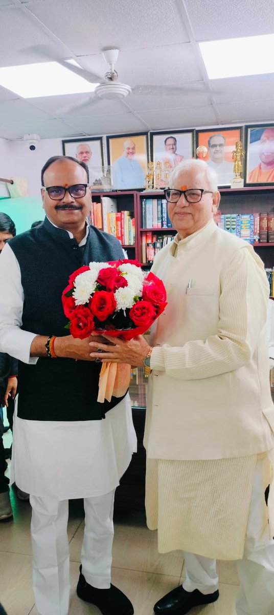 Gorakhnath Pandey Ex MP ( मोदी का परिवार) (@gnpandeymp) on Twitter photo आज लखनऊ में योगी सरकार में उप मुख्यमंत्री श्री <a href="/brajeshpathakup/">Brajesh Pathak</a> से मुलाकात हुआ…
आपका गोरख नाथ पाण्डेय
पूर्व सांसद भदोही आज लखनऊ में योगी सरकार में उप मुख्यमंत्री श्री <a href="/brajeshpathakup/">Brajesh Pathak</a> से मुलाकात हुआ…
आपका गोरख नाथ पाण्डेय
पूर्व सांसद भदोही