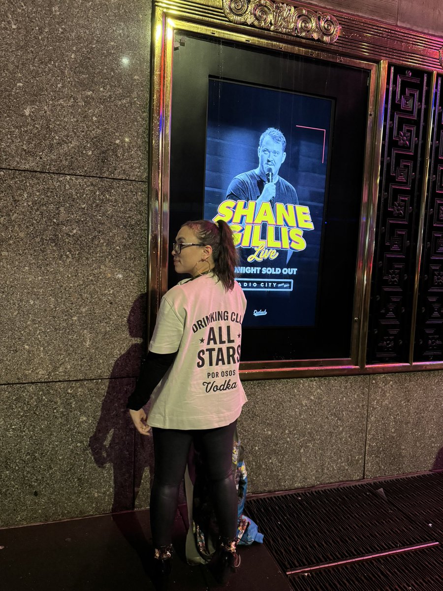 MrsPeens's tweet photo. @Shanemgillis great night at Radio City! Thanks for all the laughs 😂 @tomsegura @bertkreischer @PorOsosSpirits https://t.co/gXlCl09Ye9