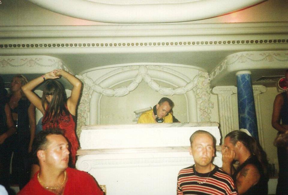 IbizaPast's tweet image. ‘Danny Rampling at Summum 1992’

Photo Credit ▶️ @juju_mottram 

@dannyrampling #dannyrampling #summum #ibiza #ibizapast #balearic #nineties #90s #housemusic #dj