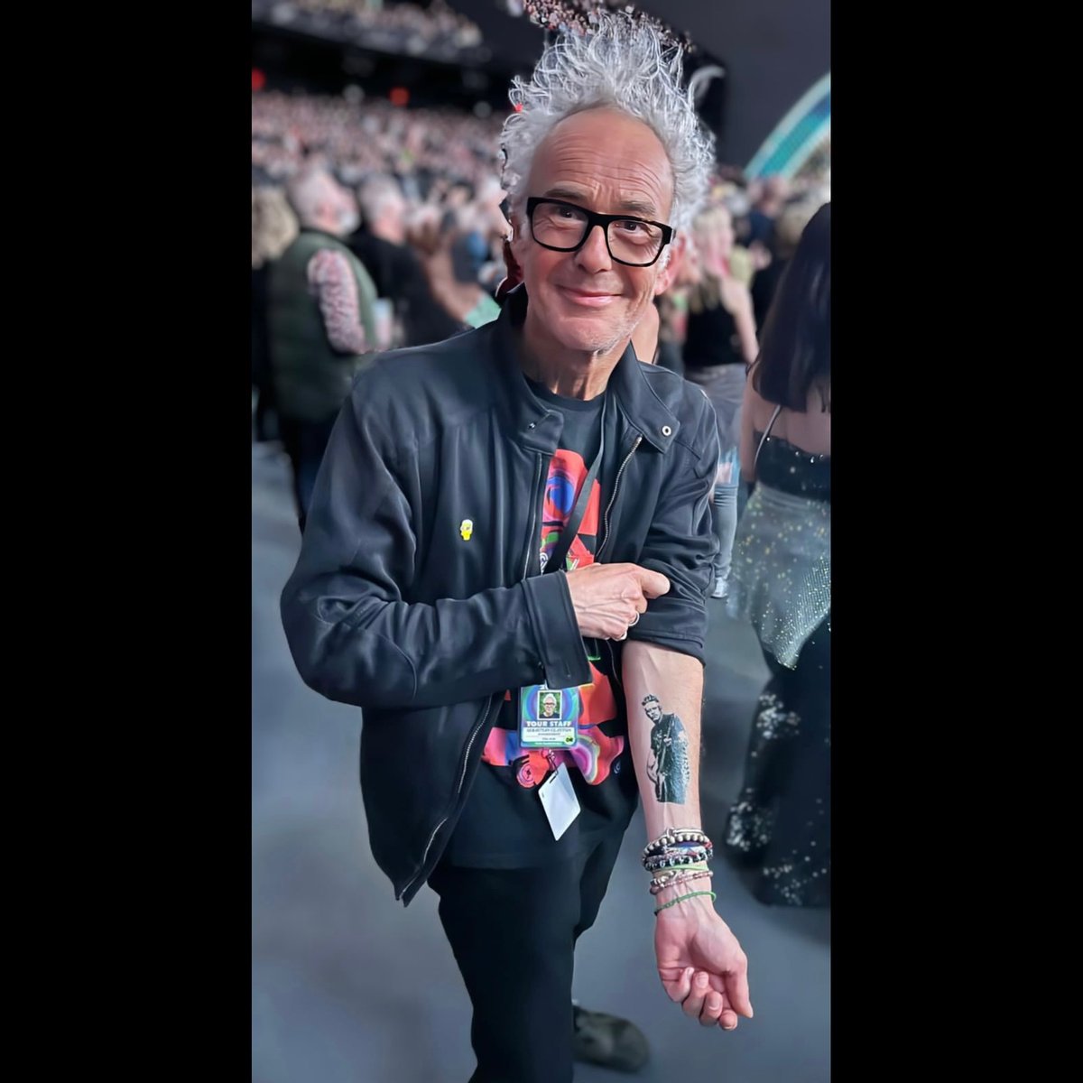 AdamsKimono's tweet photo. Sebastian Clayton showing us his most recent tattoo ☺️ #AdamStache #U2TattooProject @U2tattooproject
📸 lia.uv.40
#SebastianClayton #AdamClayton #U2UVsphere #U2 #AdamStache https://t.co/kzNDhPIyNq