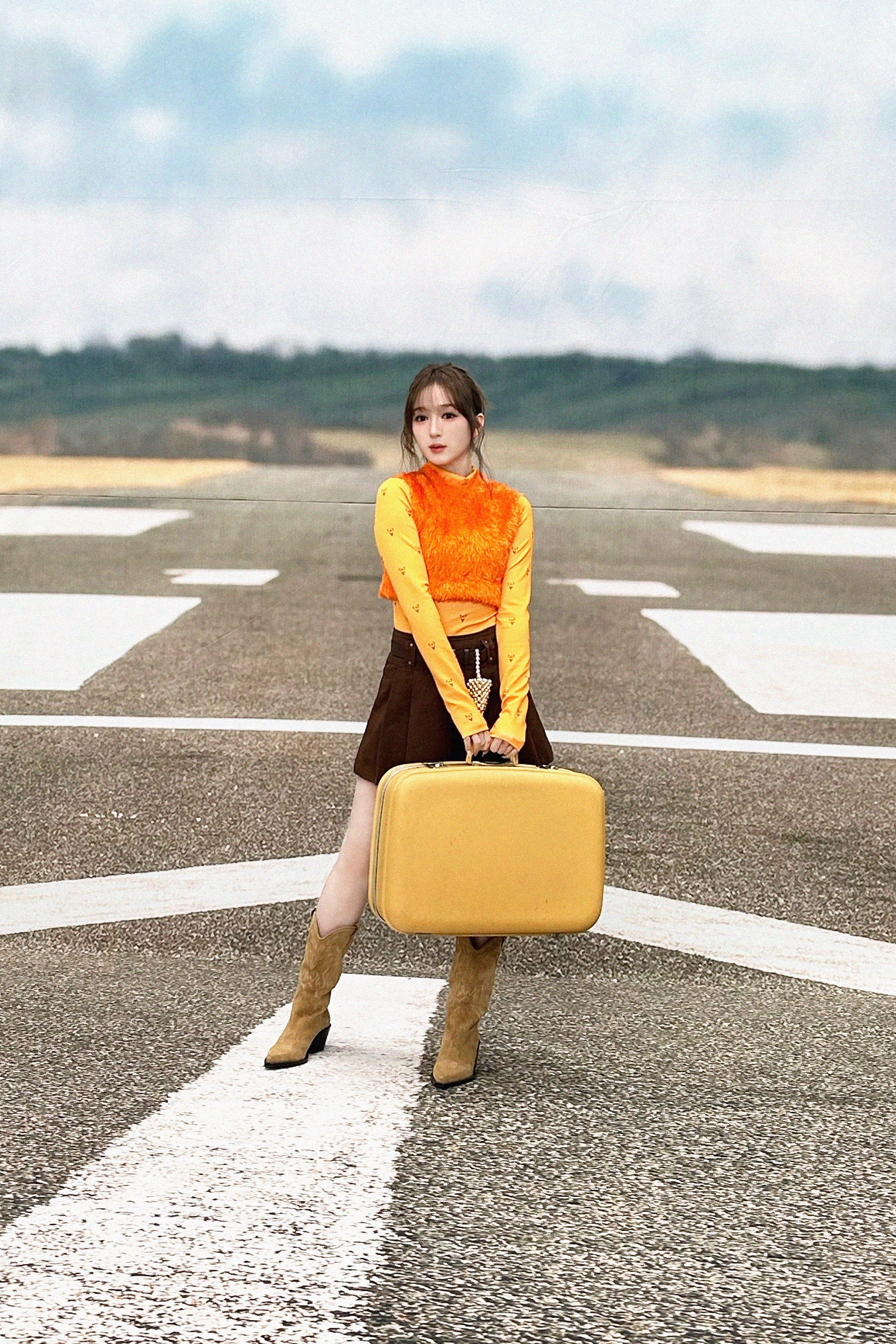 GHuZC3nbQAAyYOn?format=jpg&name=4096x4096