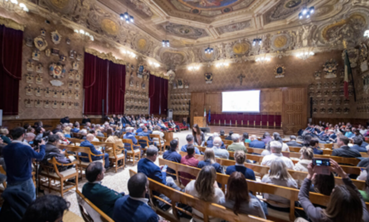 🔵«Siempre se ha visto a las finanzas como un intermediario, pero las #finanzas pueden moldear el futuro» 🗣Son palabras del economista francés Gaël Giraud en el 'Encuentro mundial de la #GABV en #Padua' 👉@japedreno acompañó a nuestro socio @fiareBE ℹi.mtr.cool/wskfnefqcq