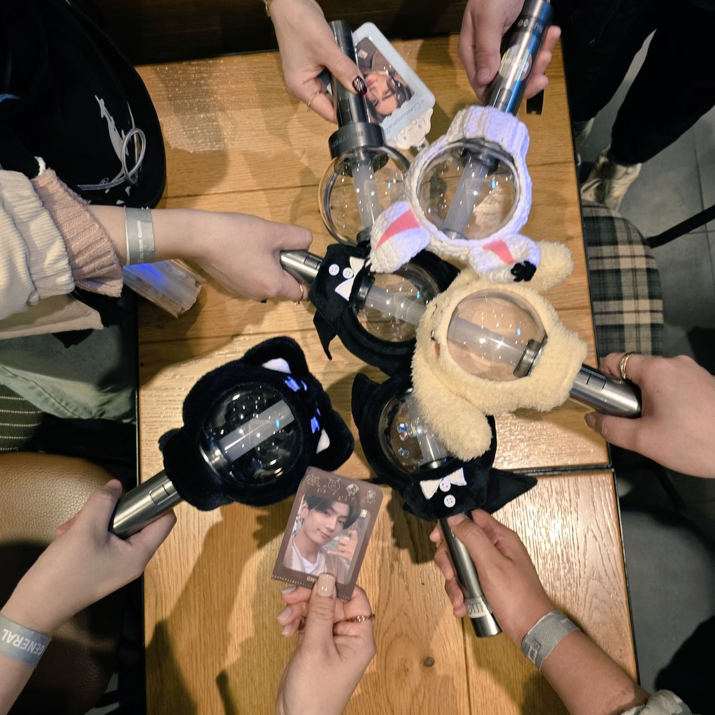 Sunoo486's tweet photo. 콘의 또다른 묘미는 엔진과의 만남
콘의 기다리는 설렘도
콘 끝난 후의 벅찬 감동도 함께해서
넘 행복해
#FATEPLUS_IN_SEOUL #ENGENE_CONNECT https://t.co/r6RkWcGuSc