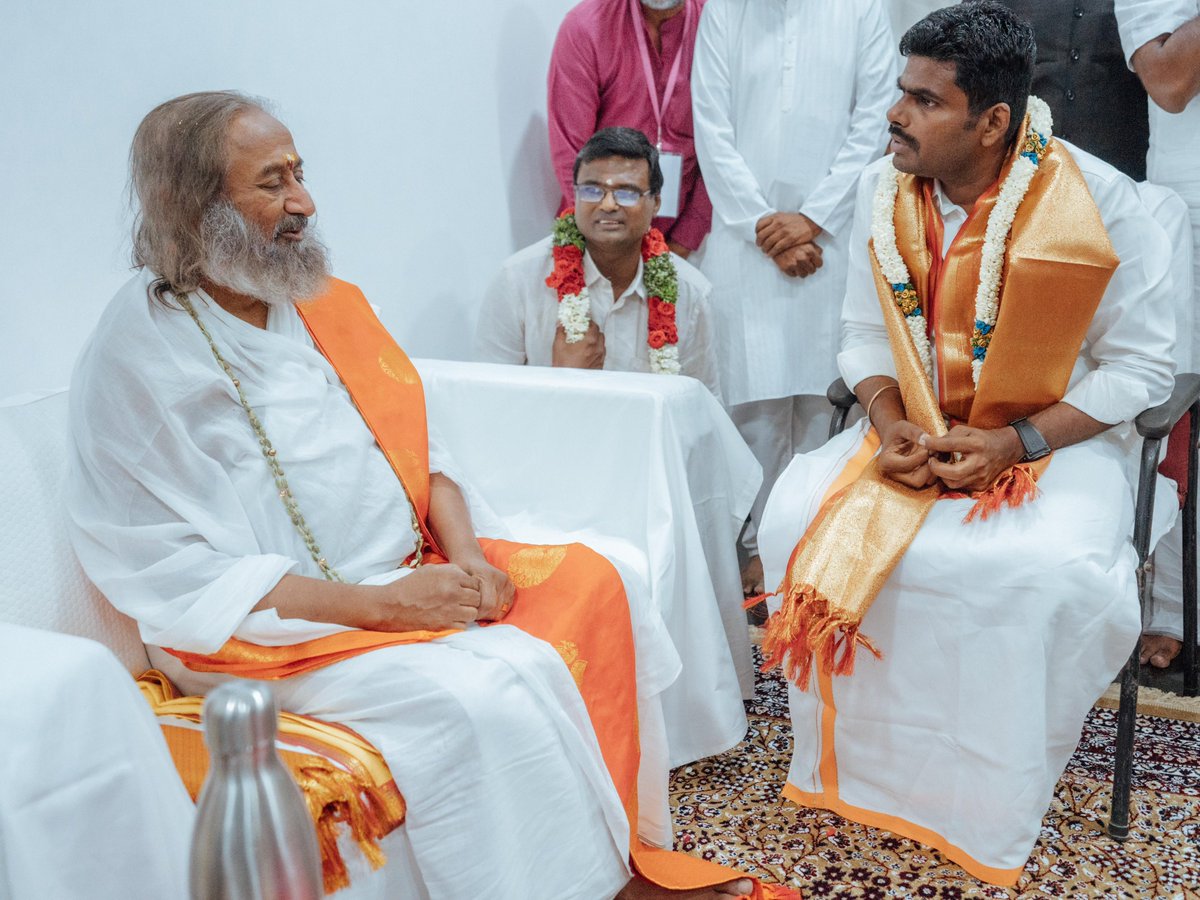 annamalai_k's tweet photo. It was a divine morning to have had the opportunity to seek the blessings of Gurudev Sri Sri Ravi Shankar avl in Coimbatore today. 

Gurudev’s initiative for a ‘Drug-Free India for a holistic society’ in Coimbatore comes at a very important &amp; appropriate time! https://t.co/BYJ2OARdAr