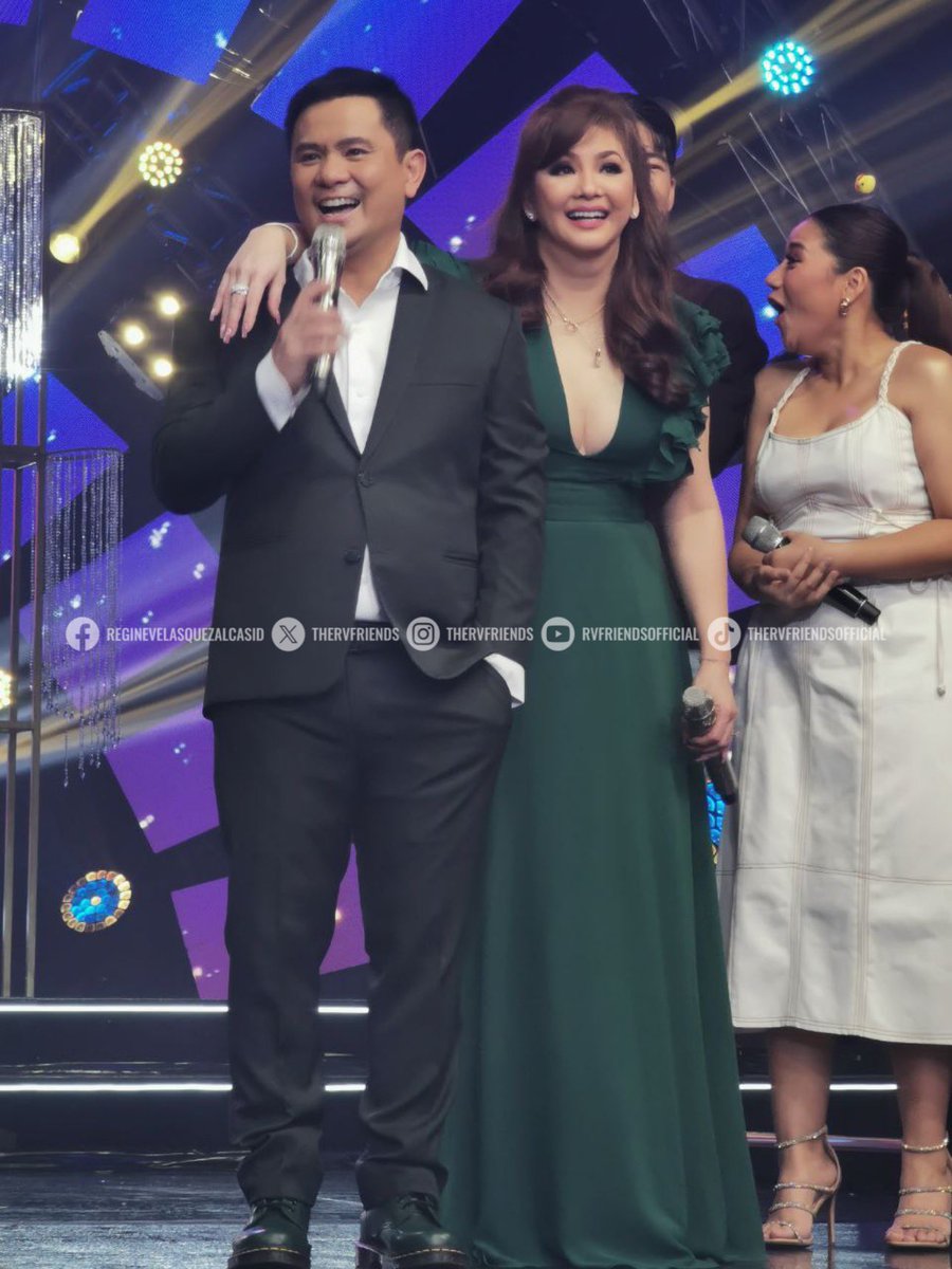TheRVFriends's tweet photo. We love you Ate &amp; Kuya! @ogiealcasid @reginevalcasid 

#ASAPsalute
REGINE ROCKS THE REPEAT https://t.co/NwxozH7wjl
