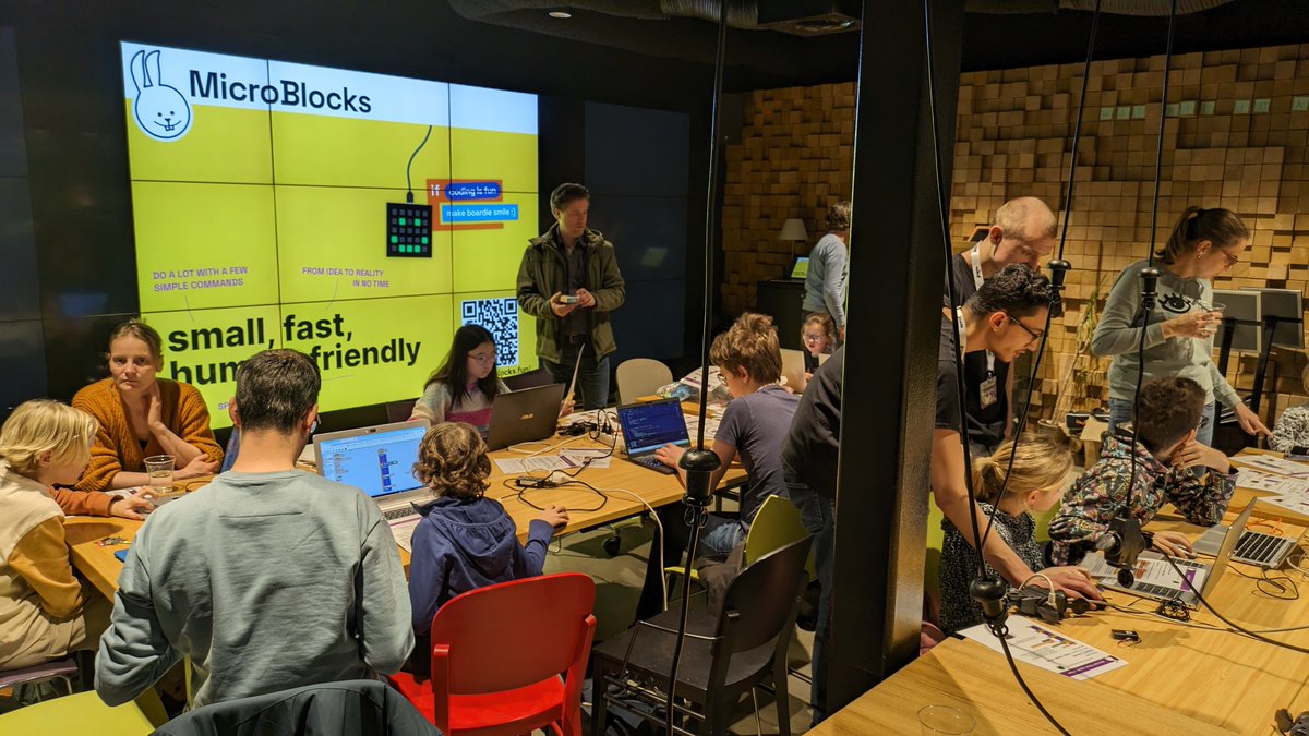 PeterM66's tweet image. We had a @CoderDojoNL PartyDojo yesterday, because of our 10 year anniversary. A lot of children enjoyed the @microblocksfun workshop.