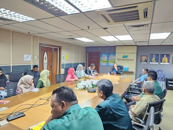 KedahJps's tweet photo. BACAAN YASIN MINGGUAN JPS NEGERI KEDAH
Ibu Pejabat Jabatan Pengairan dan Saliran Negeri Kedah telah mengadakan bacaan Surah Yasin mingguan di Bilik Mesyuarat Utama JPS Kedah pada 22 Februari 2024.
#JPSKedah
#JPSMalaysia
#jayakanperkhidmatansempurna https://t.co/s7P9PFHWDm
