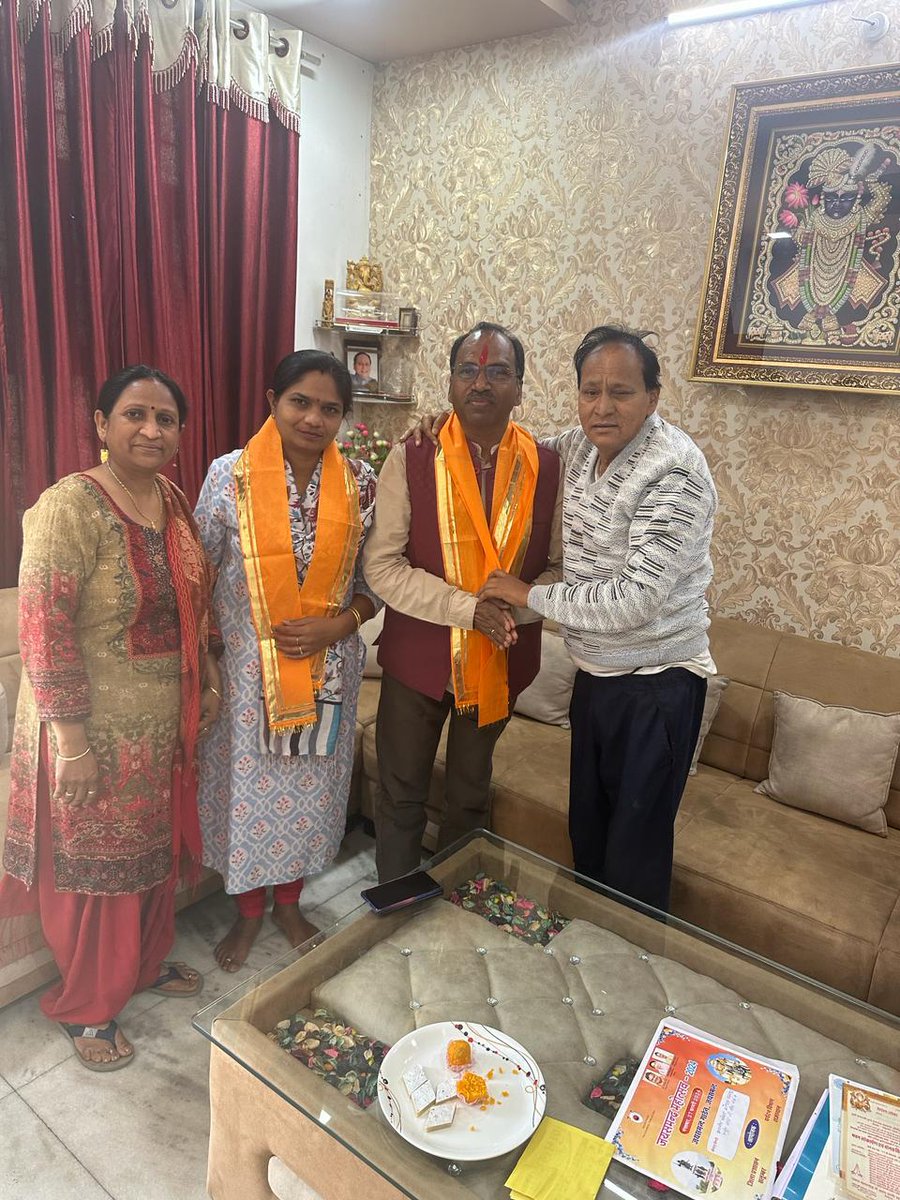 लोकसभा चुनाव 2024 हेतु संसदीय क्षेत्र उदयपुर से भाजपा द्वारा घोषित प्रत्याशी श्री मन्नालाल रावत जी से हमारे निज निवास पर आत्मीय भेंट की तथा उन्हें हार्दिक बधाई देते हुए विजय की अग्रिम शुभकामनाएं प्रेषित की।