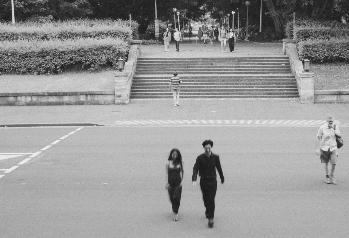 govoes's tweet image. tipe-tipe foto prewedding yang ga bakal dipilih oleh klien:

1. yang ga keliatan muka
2. yang orangnya keliatan kecil
3. yang ngeblur
4. yang terlalu gelap.

foto pilihan klienku 🥹: