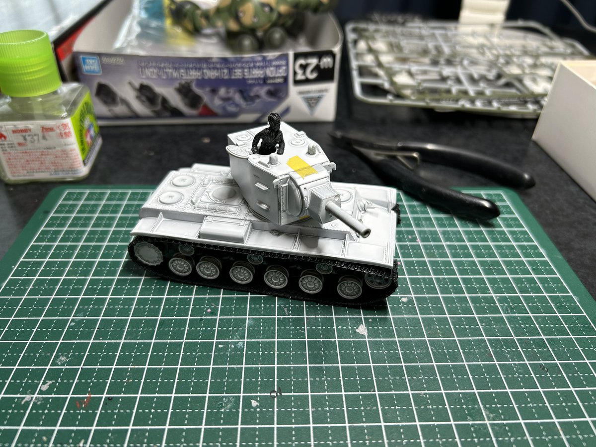 040309touei's tweet photo. 999のkv-2を仮組、まあお手軽です。
#プラモ https://t.co/SlqH3IC2g3