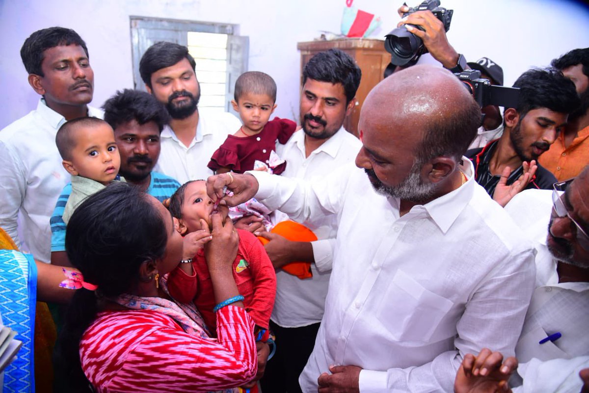 Administered Polio drops to infants today in #Huzurabad, as part of Pulse Polio Immunisation drive happening today from 8am to 5pm. Please take your kids 0 to 5 years to the nearest #PulsePolio Immunisation Booth for the vaccine drops. Reach out to your village/district health…