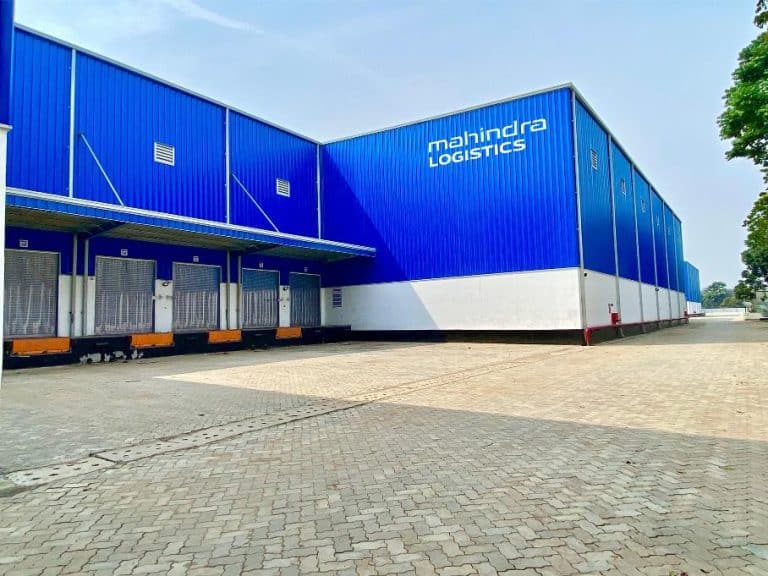 ModelBengal's tweet image. Mahindra Logistics Ltd will commence operations of a 1.1 lakh sq. ft. fulfillment centre in West Bengal&apos;s Malda.
.
Processing Capacity: 10000/Day
Inventory Capacity: 15 lakh Unit
Last Mile Delivery Stations: 14
.
Employments:750 People (Approx)

#BengalModel #MahindraLogistics