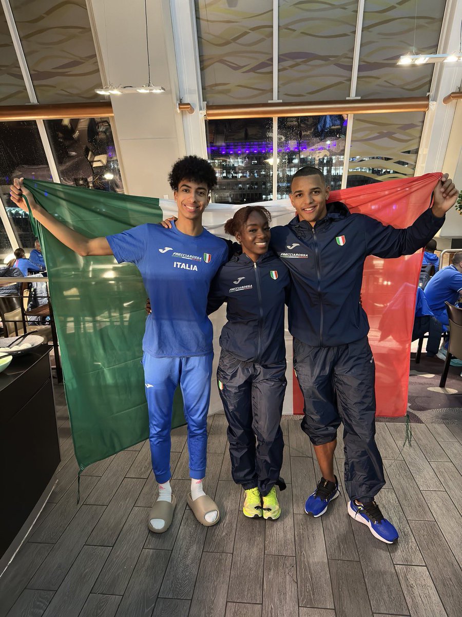 🥈 Mattia Furlani
🥈 Lorenzo Simonelli
🥉 Zaynab Dosso
Il sorriso degli atleti italiani che vincono medaglie ai campionati mondiali indoor di atletica leggera a #Glasgow2024 
Mattia ha madre senegalese, Lorenzo madre tanzaniana, 
Zaynab, ivoriana, è cittadina italiana dal 2016.