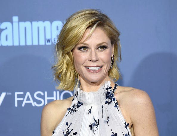 Happy birthday #JulieBowen 🎂🎉
Actress Producer Director
Taking a Career (1996)

     Julie Bowen was born in Baltimore, Maryland, and is the middle daughter of Suzanne and John Luetkemeyer Jr., a real estate developer. Her early education was at Calvert School in Baltimore, and…
