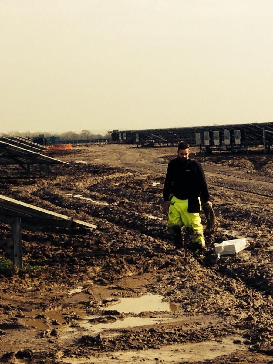ElecInn's tweet image. An old photo from 2013, but a great reminder of what life was like before starting the business.  

This was a Sunday.  The thing in Ben's hand was his boot 😂 

#SolarInstaller #Solarpanels